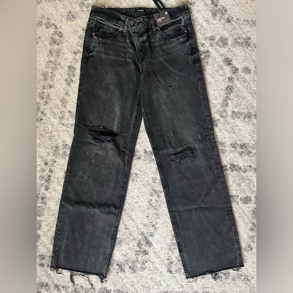 Express Modern Straight Low Rise Black Jeans size 6R